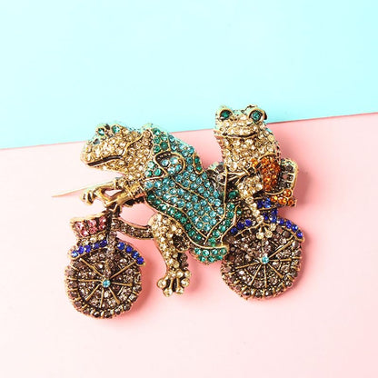 2Pcs Two Frogs Riding Bike Brooch Vintage-Inspired Sparkling Rhinestone Animal Brooch Pin Fashion Accessory