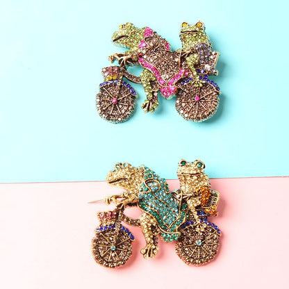 2Pcs Two Frogs Riding Bike Brooch Vintage-Inspired Sparkling Rhinestone Animal Brooch Pin Fashion Accessory