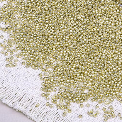 2000pcs Glass Seed Beads Bulk, 4mm 6/0 Mini Pony Spacer Small Individual Color Seed Beads for DIY Bracelet Necklaces Wrist Jewelry Making, Bright Gold - color: Bright Gold