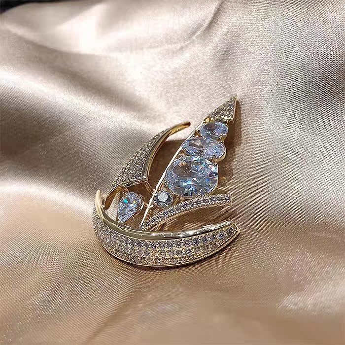 Luxury Camellia Flower Brooch, Sparkling Crystal & Rhinestone Pin with Teardrop Pendant for Women, Elegant Statement Jewelry for Wedding, Party, or Daily Wear - style: Art Deco